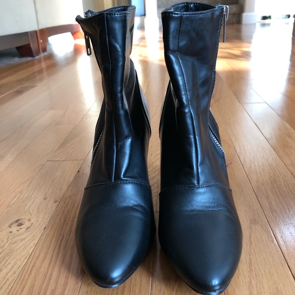 Massimo black side zip bootie sz 6